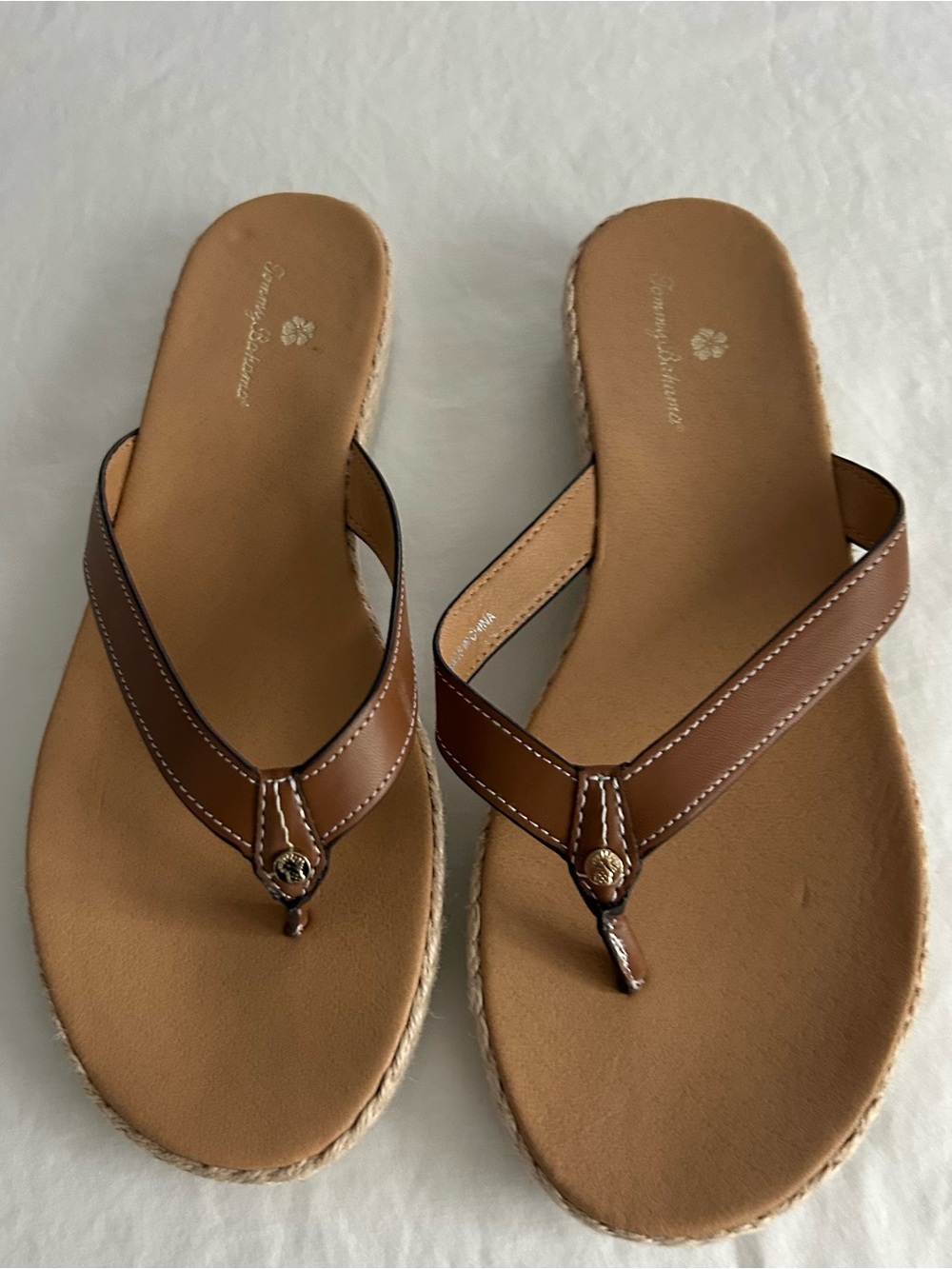 Tommy Bahama Tan/Brown Leatherette Thong Sandals new without tags